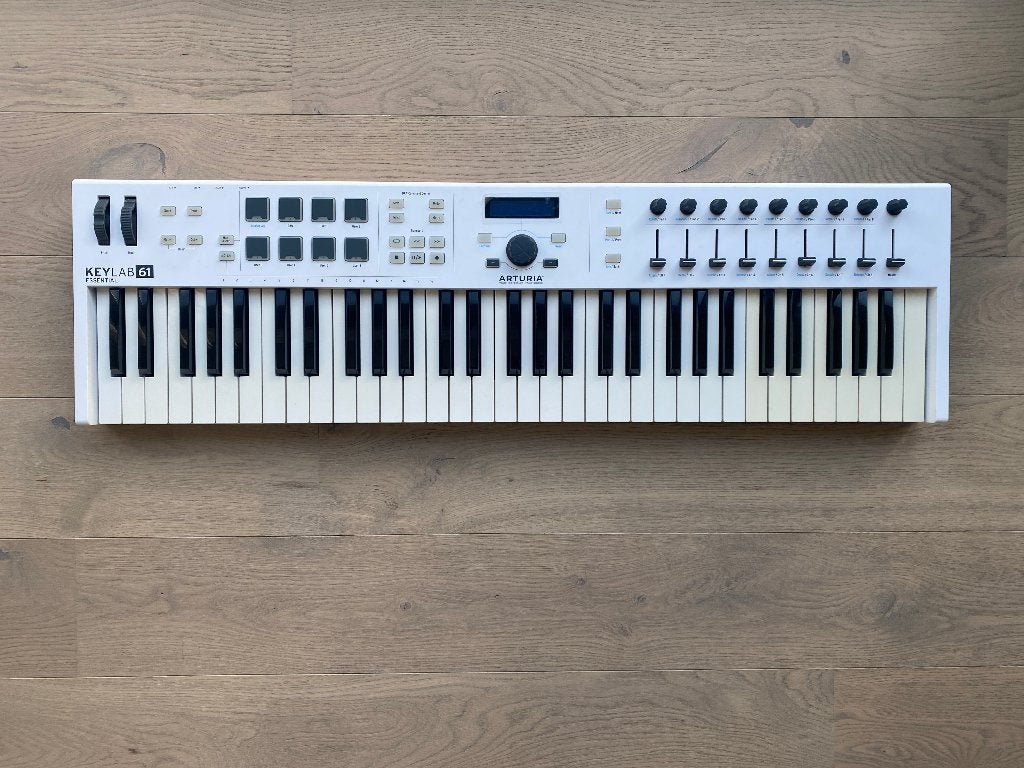 Arturia KeyLab Essential 61 (MK1) Amper gebruikt, Muziek en Instrumenten, 61 toetsen, Midi-aansluiting, Zo goed als nieuw, Ophalen