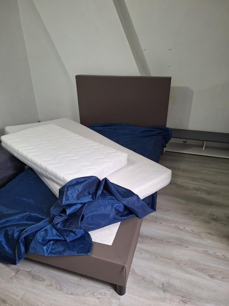 Slaapbox zonder matras. 140 op 2meter, Ophalen
