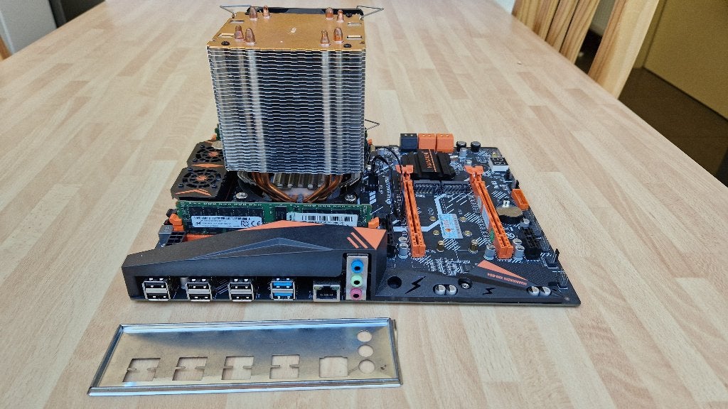 Carte mère + xeon 12 coeurs + 48gb ram + ventirad, Computers en Software, Moederborden, Ophalen, Gebruikt, DDR4, E-ATX