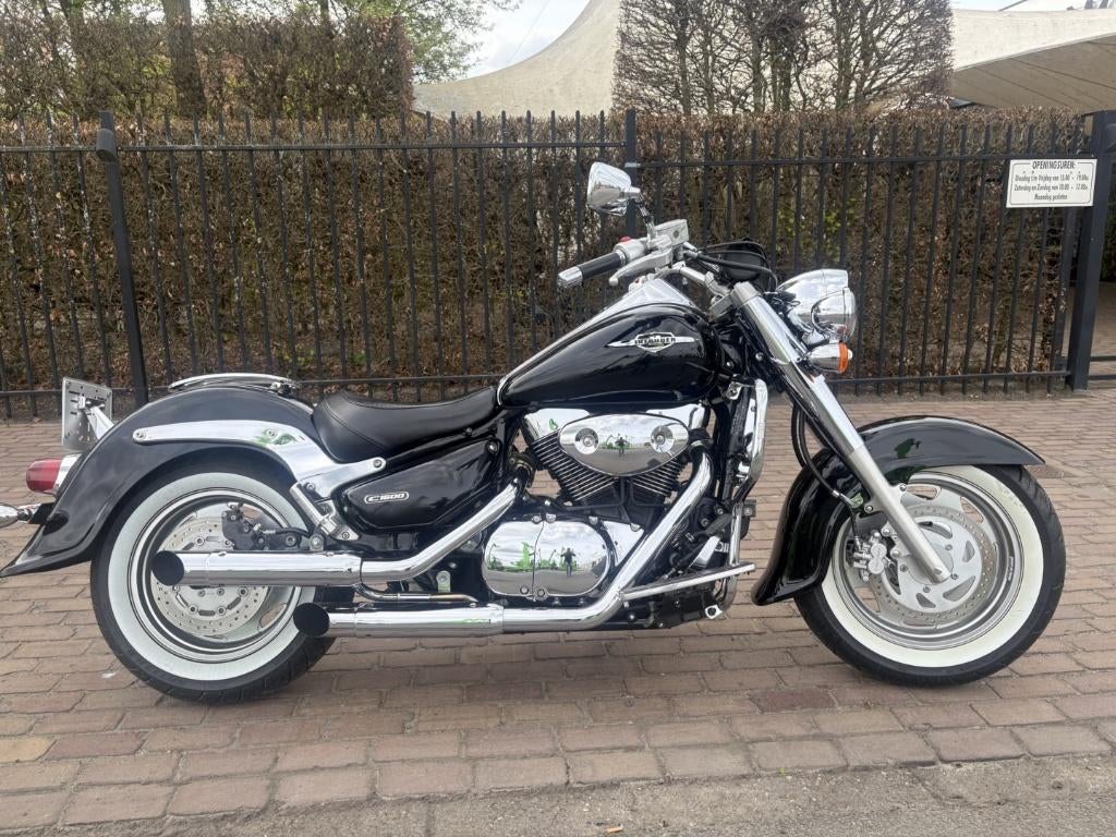 Suzuki Intruder 1500, Motoren, 2 cilinders, Sportuitlaat, 1500 cc, Meer dan 35 kW