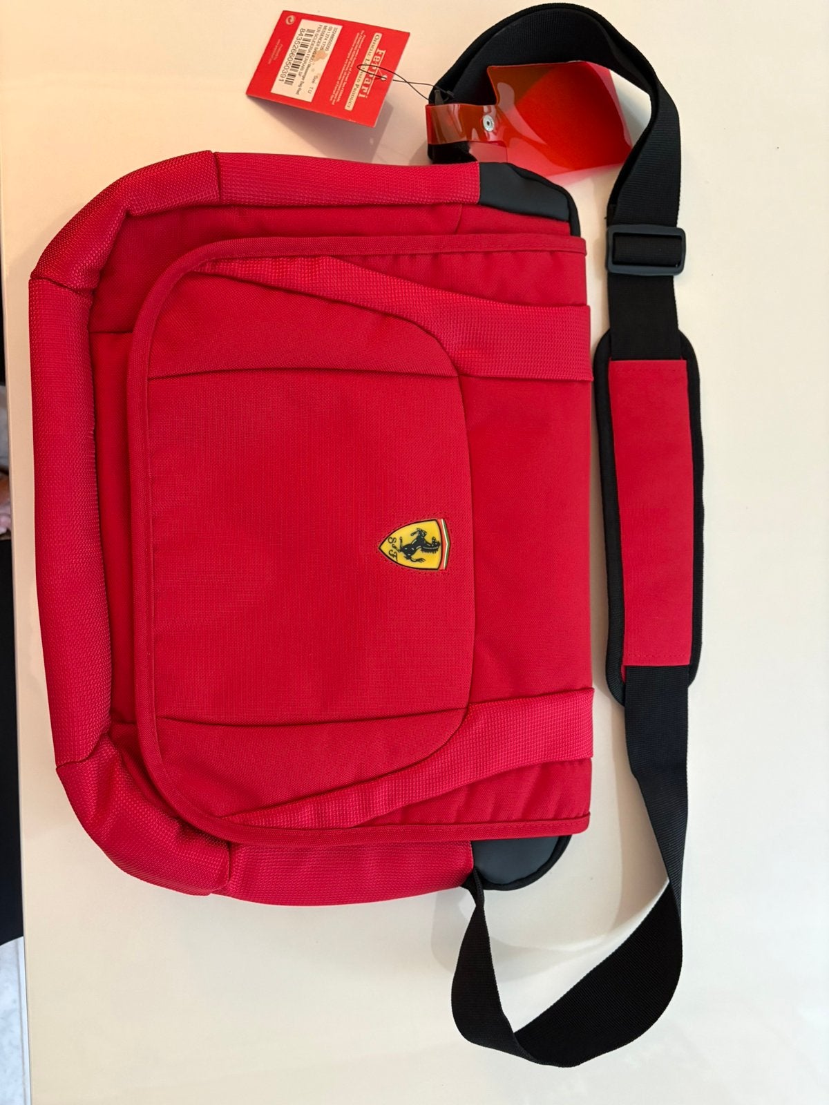 Originele Scuderia Ferrari laptop tas, nieuw, Computers en Software, Laptoptassen, Ophalen, 15 inch, Rood, Nieuw