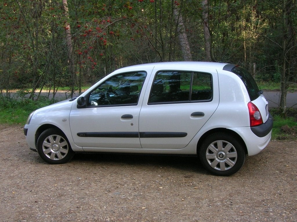 Renault Clio II 1.5 Dci 2004, Auto's, Voorwielaandrijving, Stof, ABS, Wit