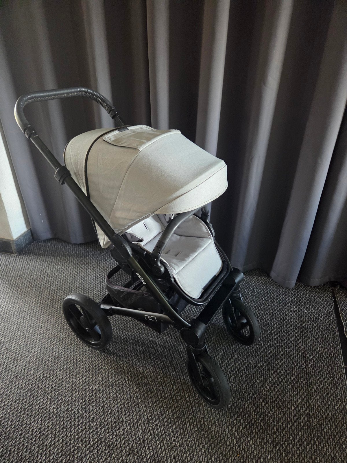 Mutsy Nio, Kinderen en Baby's, Buggy's, Ophalen, Regenhoes