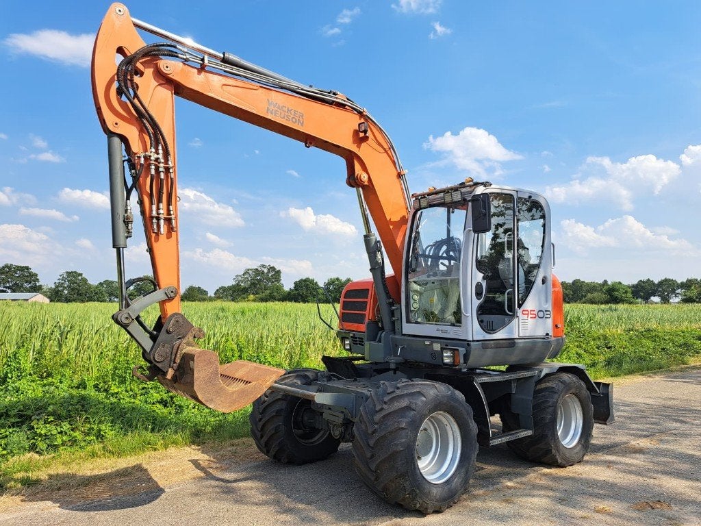 Neuson 9503 - Mobiele graafmachine, Articles professionnels, Machines & Construction | Autre, Enlèvement