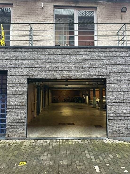 Overdekte staanplaats te huur – aan de Houtmarkt, Aalst, Immo, Provincie Oost-Vlaanderen