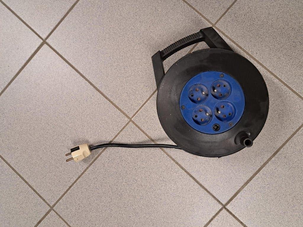 Elektriciteitskabel op haspel 15m, Doe-het-zelf en Bouw, Elektriciteit en Kabels, Ophalen, Gebruikt, Brennenstuhl, Kabelhaspel