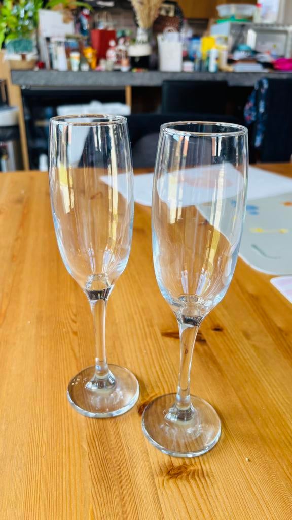 Champagneglazen, Ophalen, Zo goed als nieuw