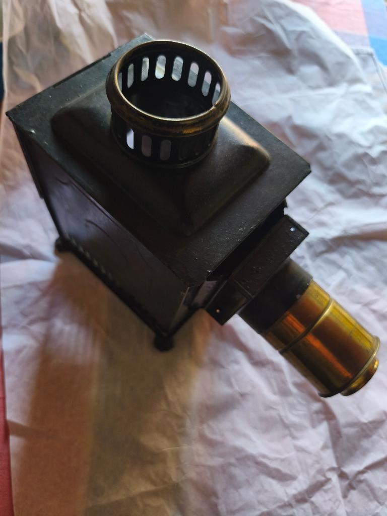 Toverlantaarn met lens (voor eventueel onderdelen of ..), Antiek en Kunst, Curiosa en Brocante, Ophalen