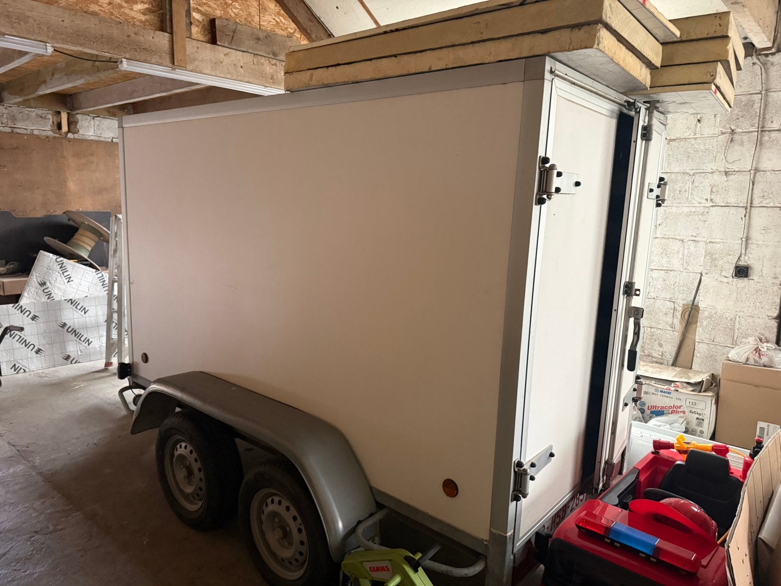 Dubbelas gesloten aanhangwagen, Enlèvement, Utilisé