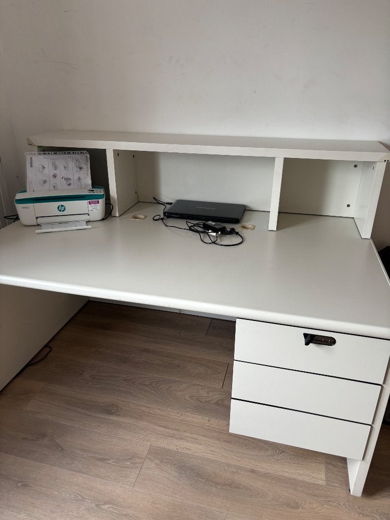 Bureau bulo, 160 cm, 100 cm, Enlèvement, Utilisé