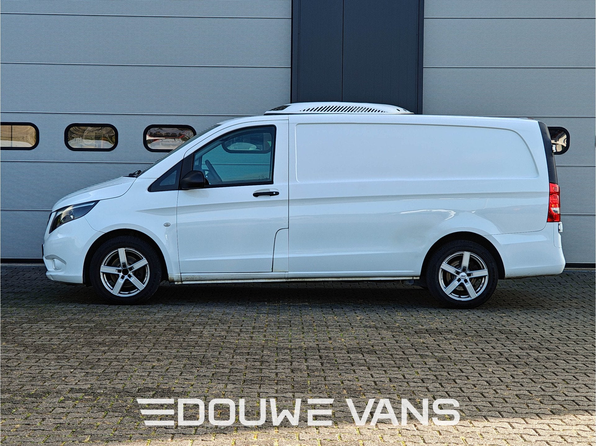 Mercedes-Benz Vito L2 114 Koel-vries wagen Dag &Nacht Camera, Autos, 100 kW, Euro 5, Achat, Volant multifonction