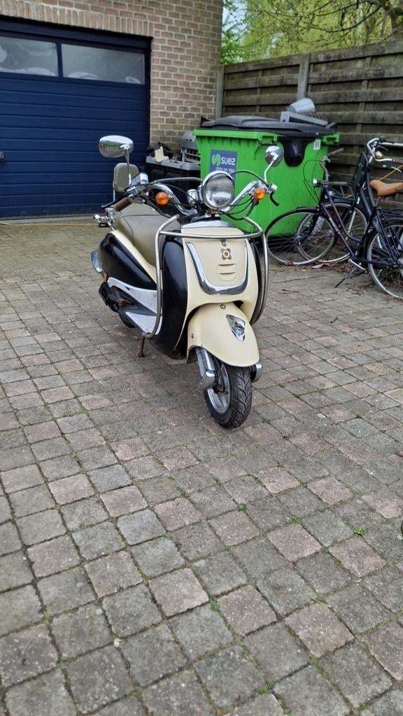 Brommer agm retro a klasse, Fietsen en Brommers, Ophalen, Zo goed als nieuw, Benzine