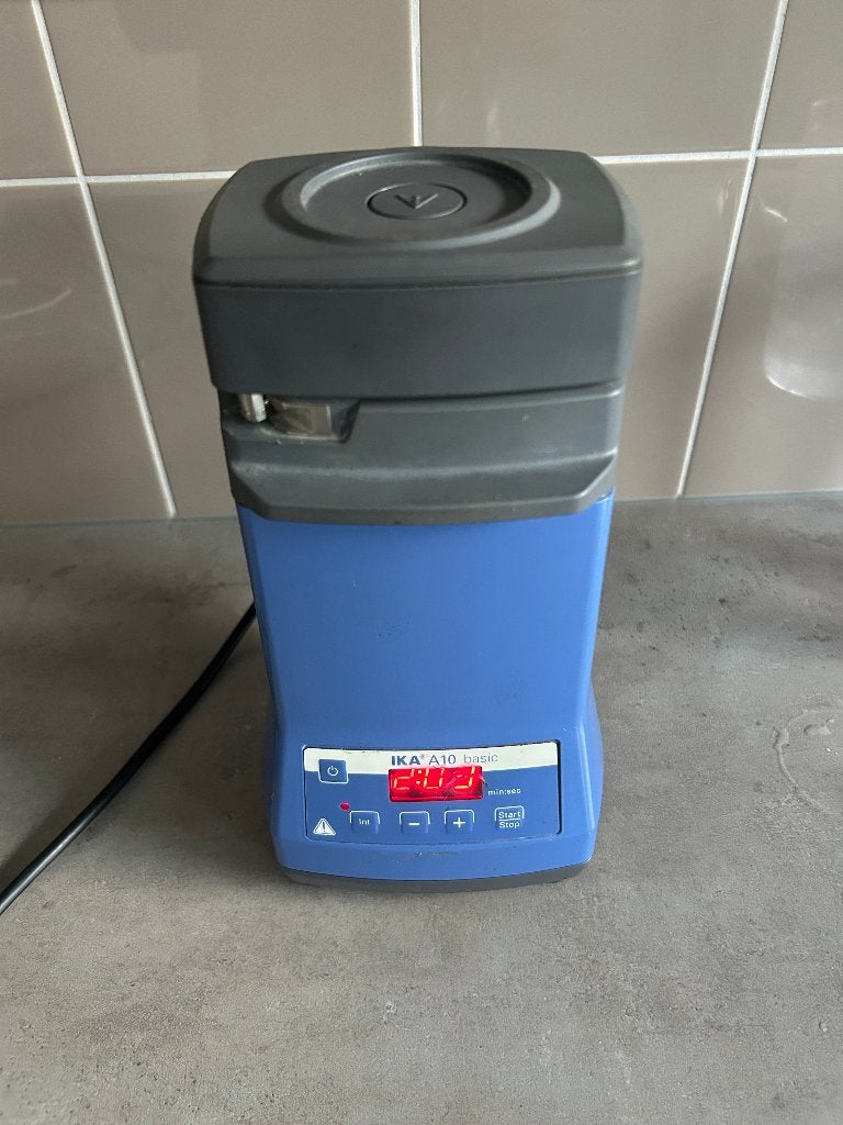 :IKA A10 Basic Laboratoriummolen Compleet Werkend, Ophalen of Verzenden, Gebruikt