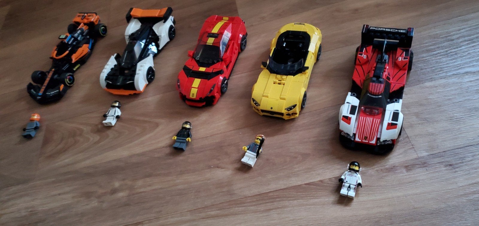 Lego speed champions 5 modellen

Het kan zijn dat er onderde, Ophalen of Verzenden, Lego, Speed Champions