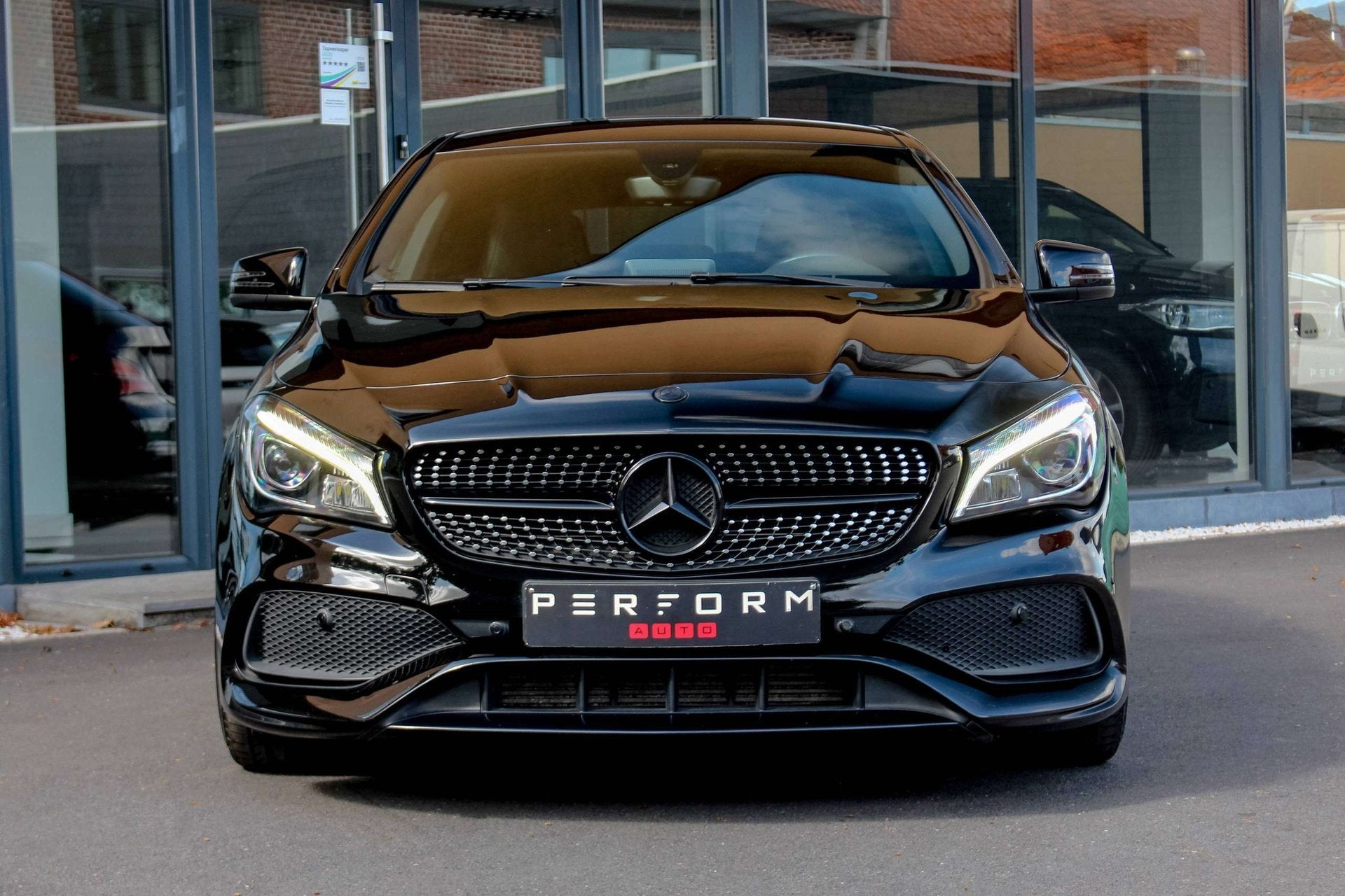 Mercedes-Benz CLA 200 d*SHOOTING BRAKE*AMG LINE*BLACK ON BLA, Auto's, Gebruikt, 4 cilinders, Alcantara, Zwart