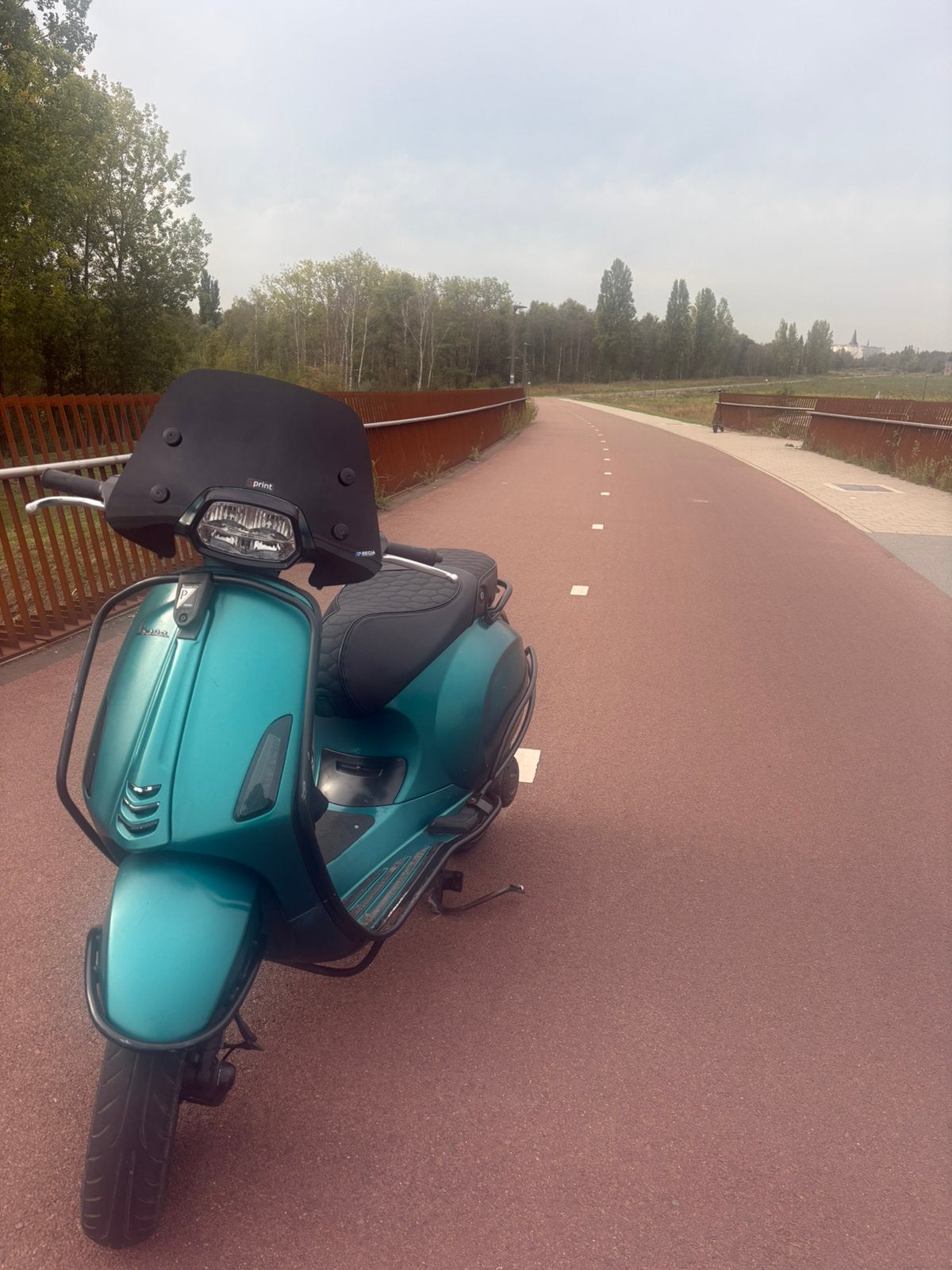 Vespa sprint custom, Fietsen en Brommers, Overige modellen, Klasse A (25 km/u), Ophalen of Verzenden, Zo goed als nieuw
