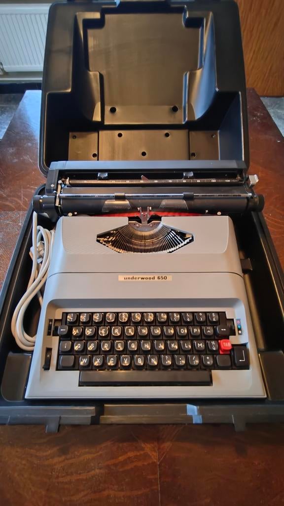 Elektrische typmachine Underwood 650, Ophalen
