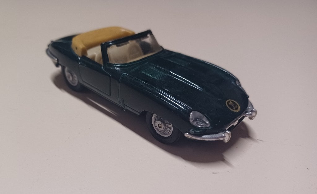 groene Jaguar E Cabriolet, Hobby & Loisirs créatifs, Voitures miniatures | Échelles Autre, Enlèvement, Utilisé, Voiture