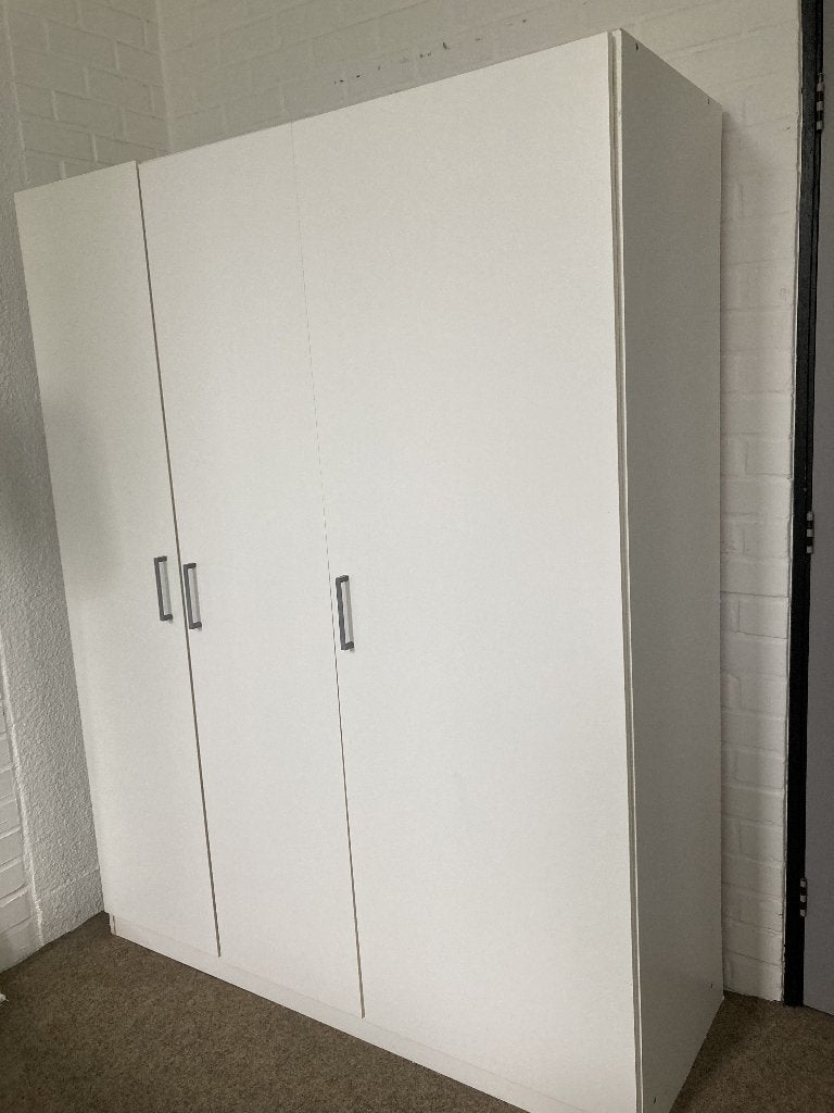 Witte kleerkast met 3 deuren, Gent centrum, Ophalen