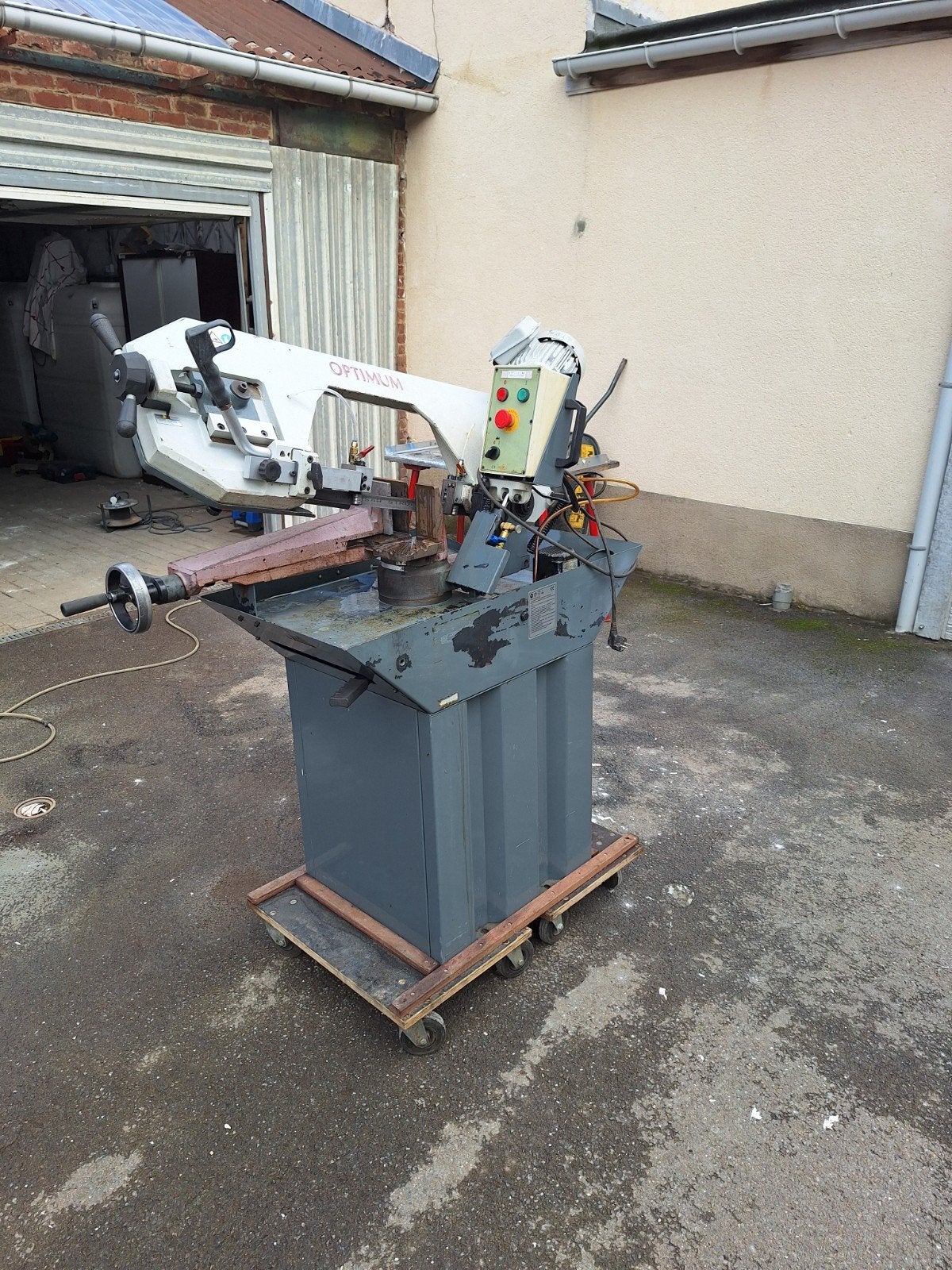 scie à ruban optimum mod 275 mono 230v, Bricolage & Construction, Outillage | Scies mécaniques, Enlèvement, Utilisé, Optimum, Scie à ruban