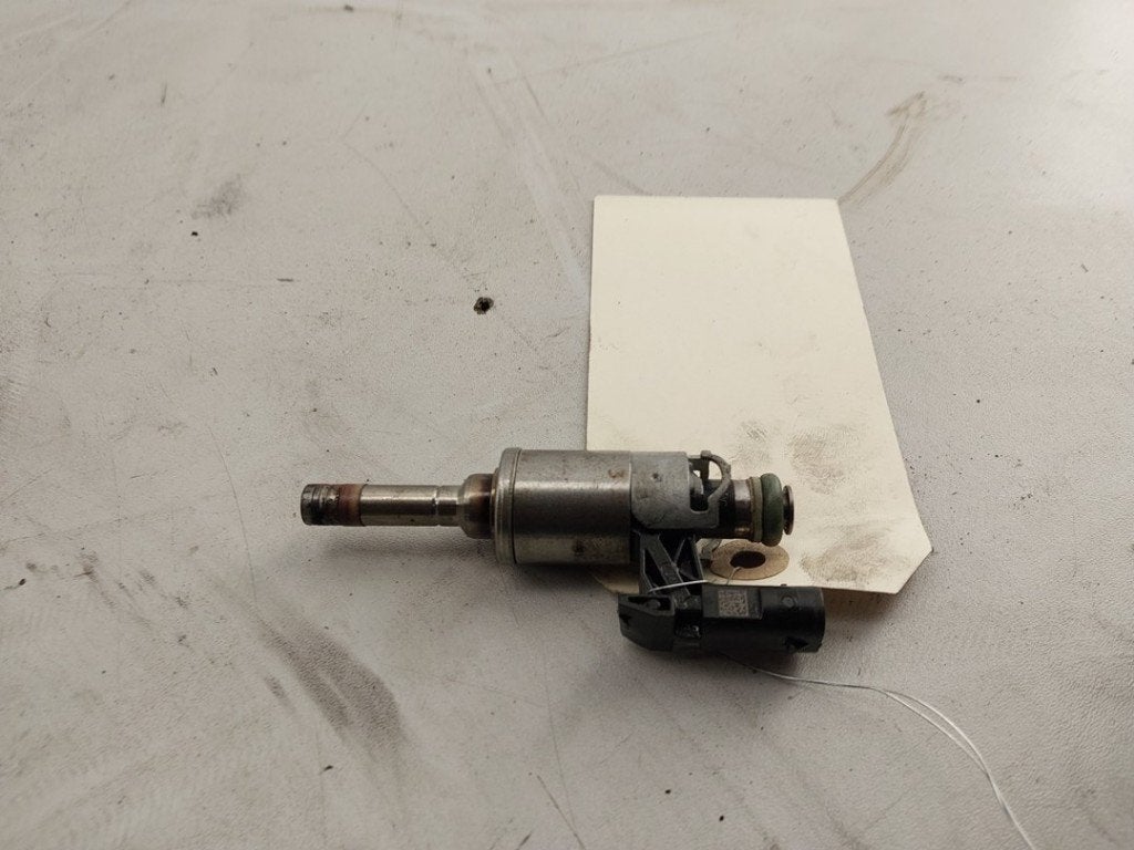 INJECTEUR Volkswagen Golf VII (AUA) (01-2012/03-2021), Robert Bosch AG, Volkswagen, Utilisé, Robert-Bosch-Allee 1
74232  Abstatt, DE