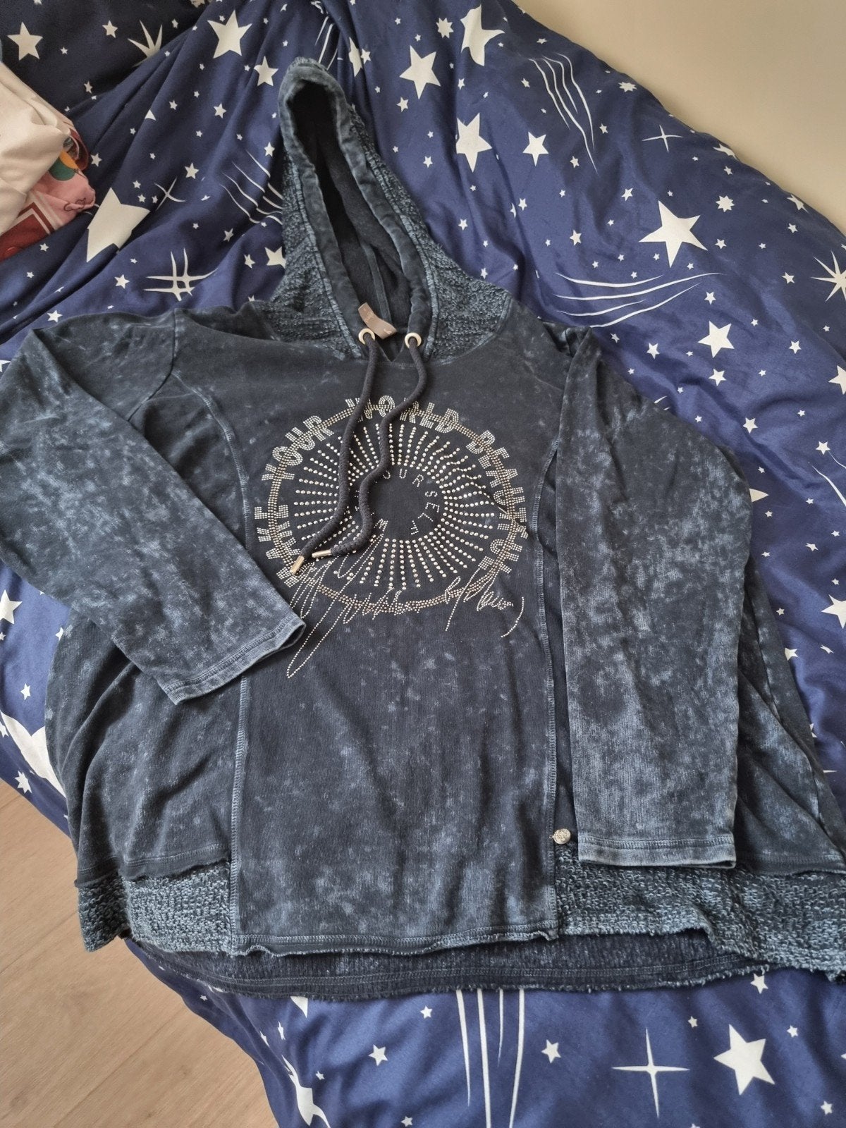 Donkerblauwe Hoodie met studs – tredy – maat 4 (XL/XXL), Tredy, Ophalen of Verzenden, Nieuw