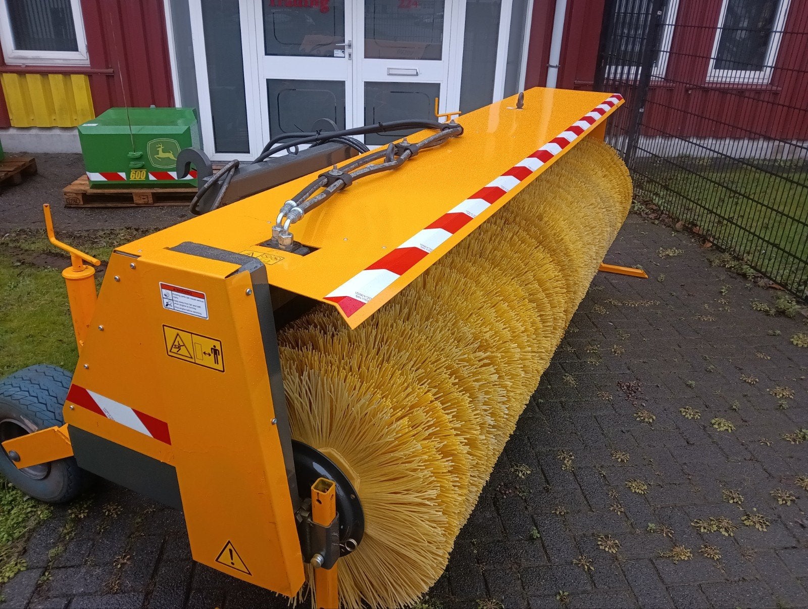 Veegborstel opname systeem Volvo shovel, Ophalen