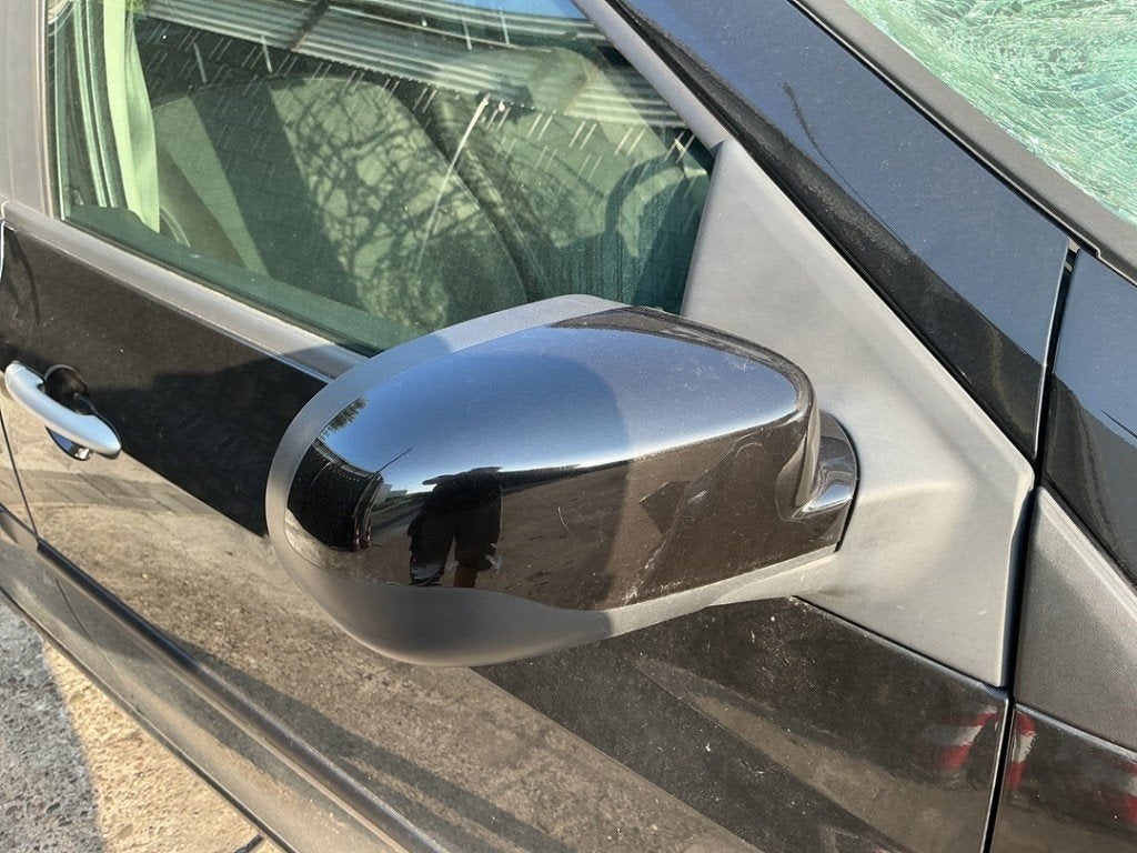 SPIEGEL RECHTS Renault Clio III Estate / Grandtour (KR), Gebruikt, Renault, Peter-Huppertz-Straße 5
51063  Köln, DE, Dialog.deutschland@renault.de
