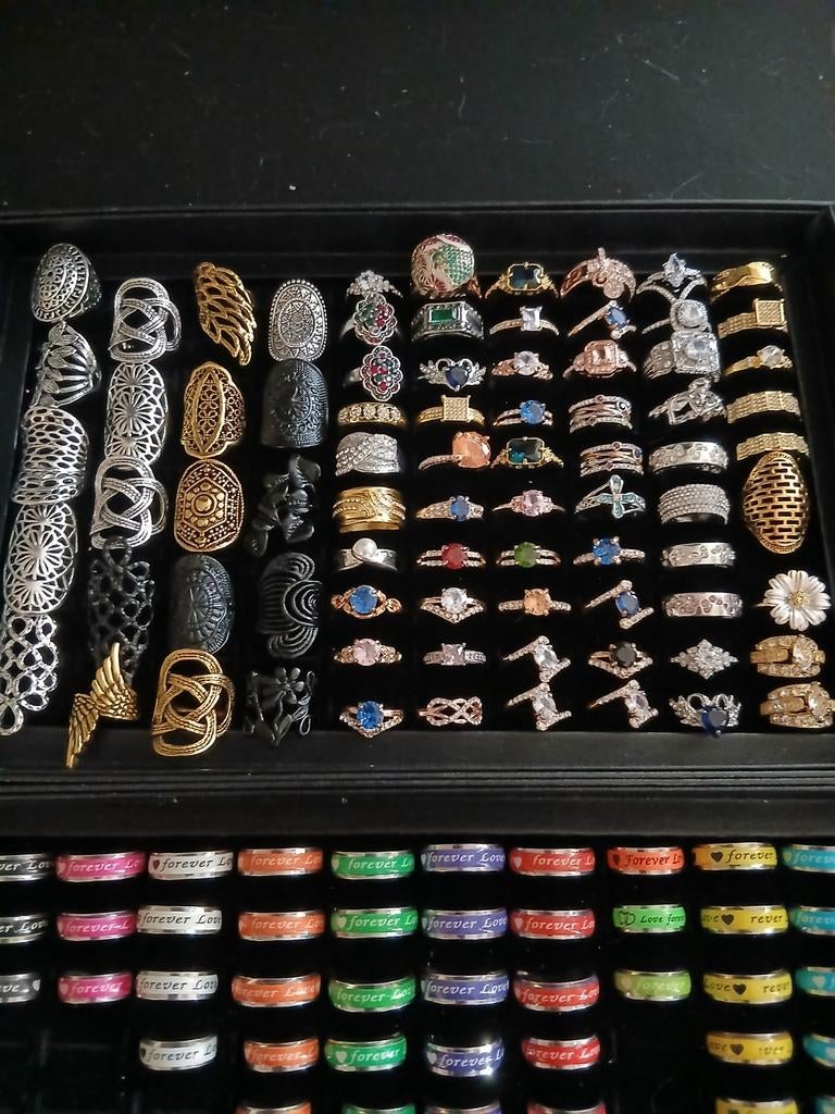 Ringen voor vrouwen en kinderen en mannen, Ophalen