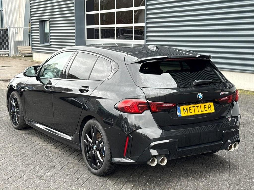 BMW 1-serie M135 xDrive, harman kardon, 360 camera, head up, Automaat, 1998 cc, Zwart, Leder