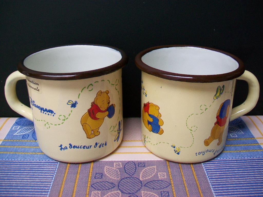 Winnie De Pooh Poeh - Disney - Disneyland - Emaile - Emaille, Verzamelen, Disney, Gebruikt, Servies, Winnie de Poeh of vrienden