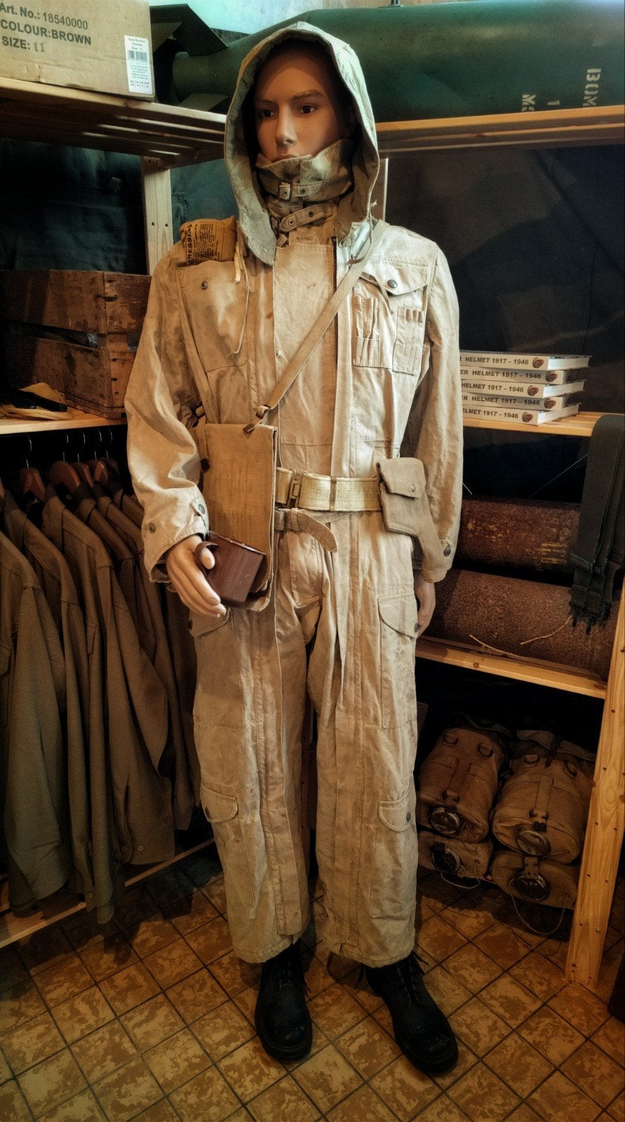 complete mannequin Engelse tankist, Ophalen