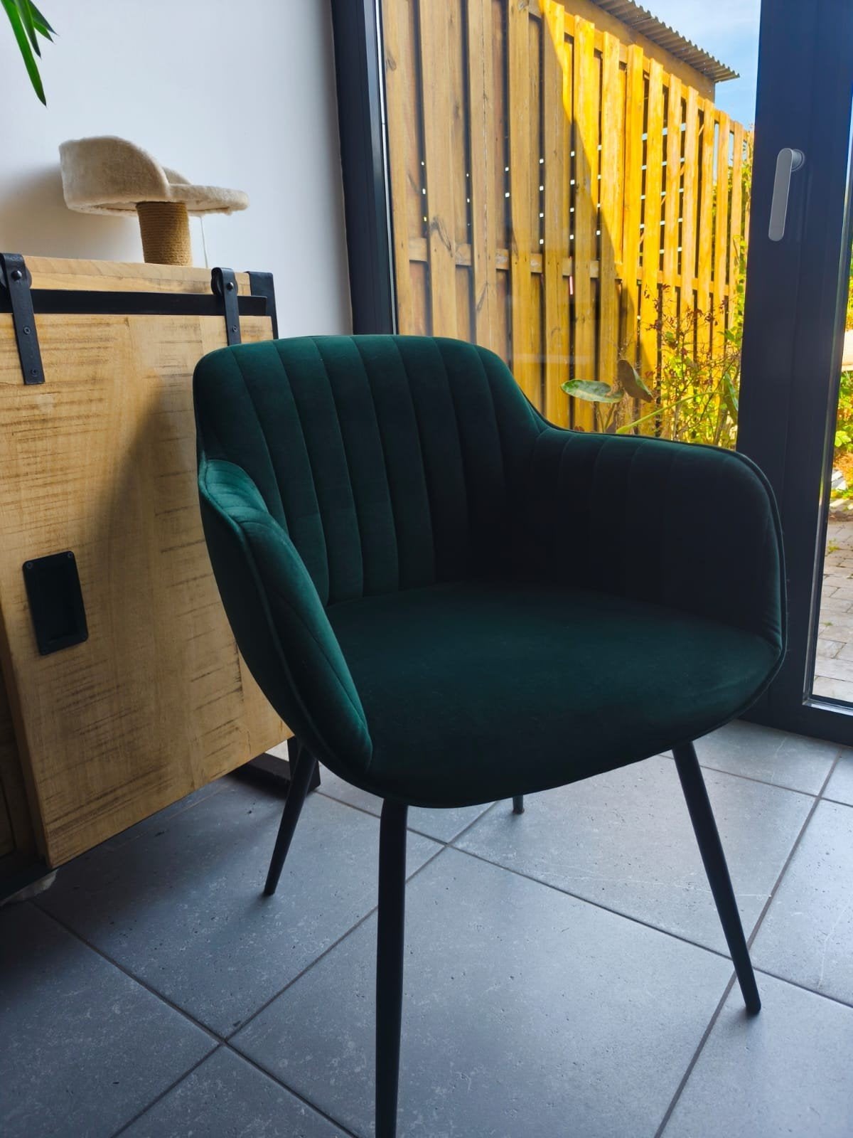 Lot de 4 chaises de salle à manger modernes en velours vert, Comme neuf, Enlèvement, Quatre, Métal