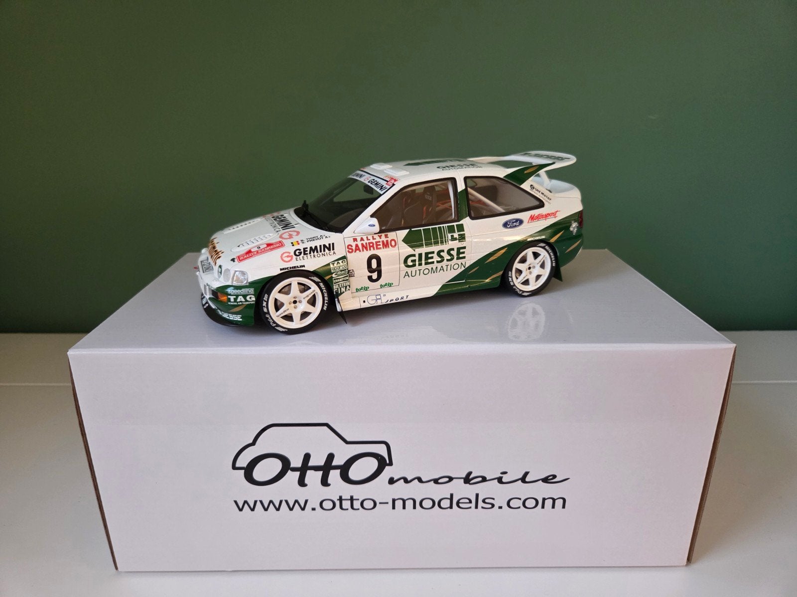 Otto Mobile Ford Escort RS Cosworth GR.A (OT1038) à vendre !, Hobby & Loisirs créatifs, Enlèvement ou Envoi, Neuf, Voiture, OttOMobile