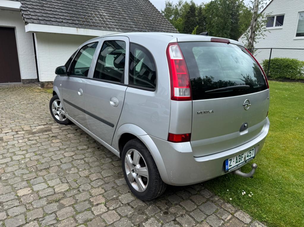 Opel Meriva automatique, Argent ou Gris, Entreprise, 5 portes, 5 places