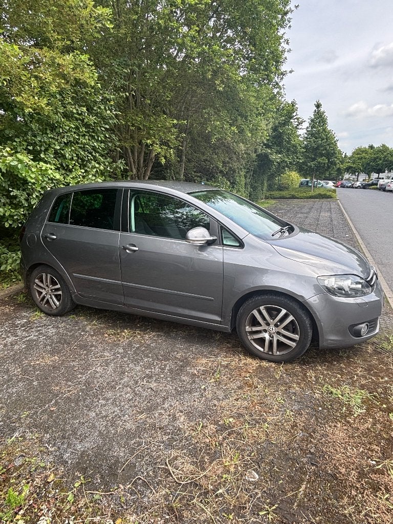 VOLKSWAGEN GOLF TDI 2010 DIESEL EURO 5, Auto's, Volkswagen, Particulier, Golf, Diesel, Euro 5, Berline, 5 deurs, Automaat, Zilver of Grijs