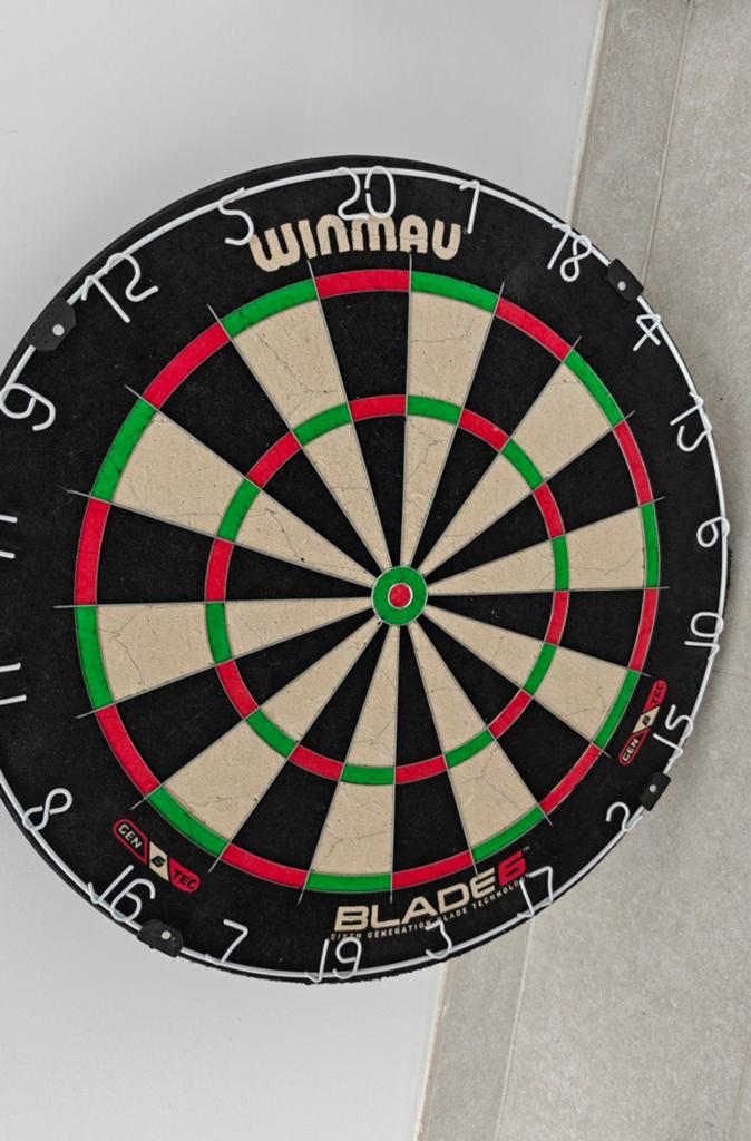 Winmau Blade 6 + Surround, Sport en Fitness, Darts, Ophalen