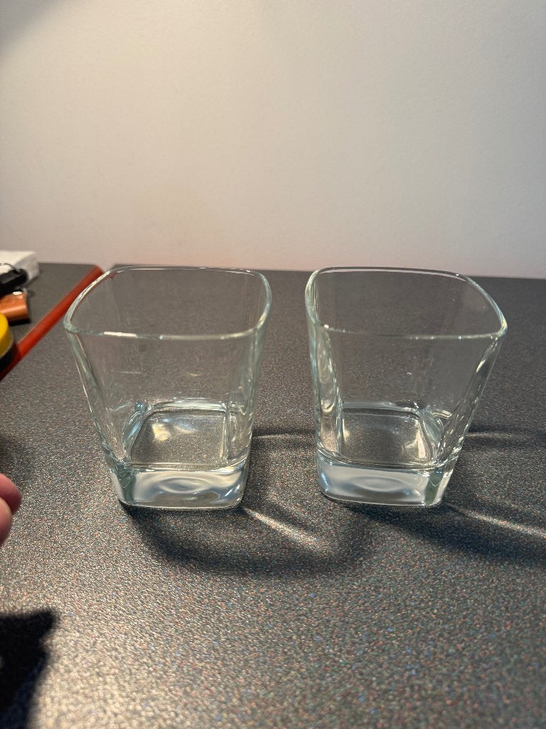 Set van 2 moderne whiskyglazen – zonder merk, Verzamelen, Ophalen, Zo goed als nieuw, Borrel- of Shotglas