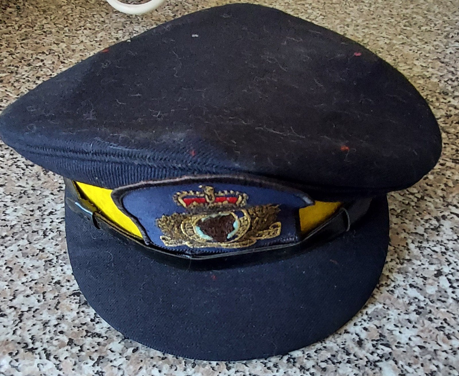 kepi militaire, Enlèvement ou Envoi