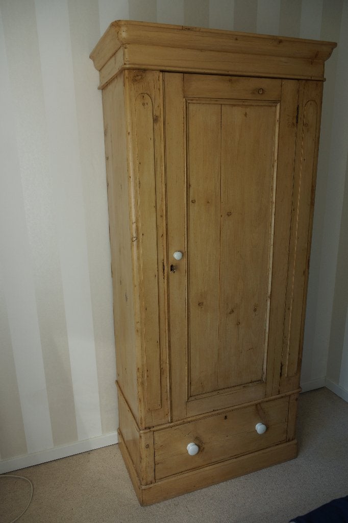 Lingère ancienne en pin, Enlèvement