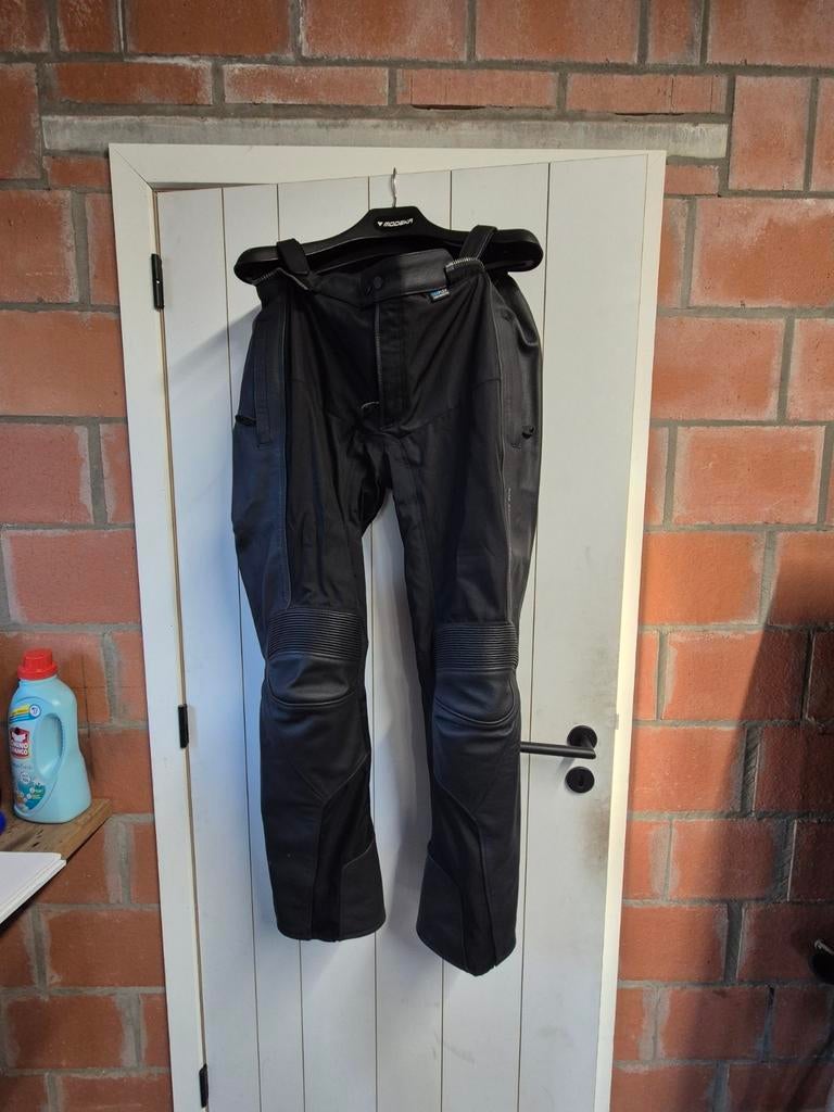 Rev'it doorwaai broek leder/stof maat 54 NIEUW, Motos, Vêtements | Vêtements de moto, Enlèvement