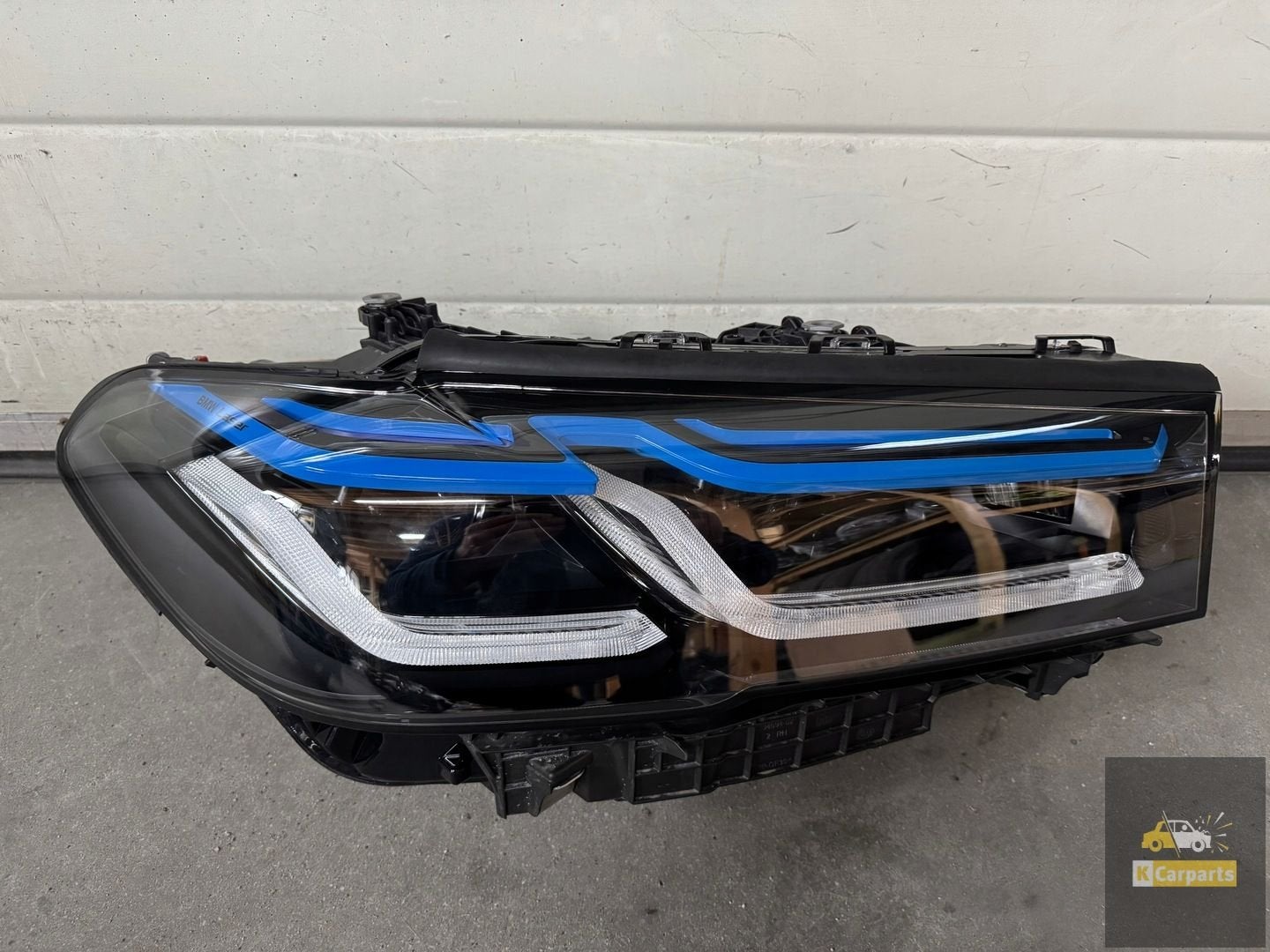 BMW 5 G30 G31 LCI LIFT LASER SCHADUW LIJN RECHTS VOORLAMP, Petuelring 130
80788  Munich, DE, Gebruikt, Info@bmw.de, BMW