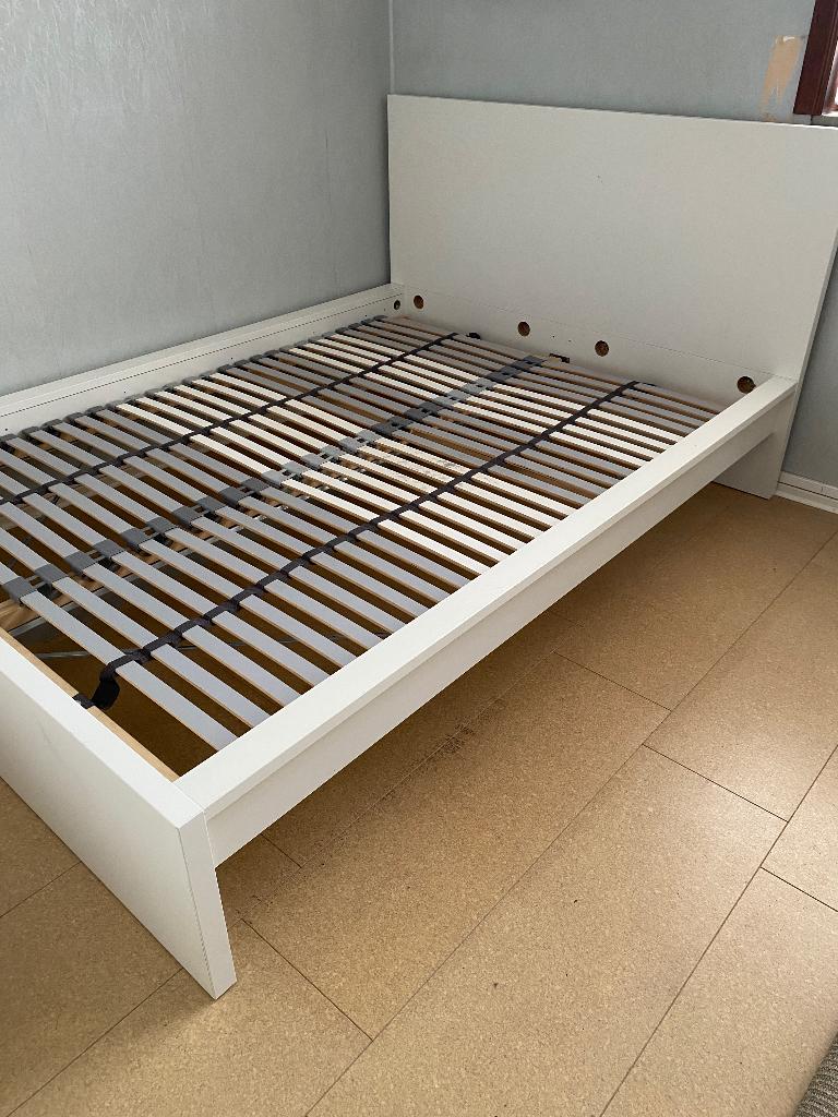 Malm wit 140x200cm bed met lattenbodems, Huis en Inrichting, Slaapkamer | Bedden, Ophalen, Gebruikt, Wit, Tweepersoons