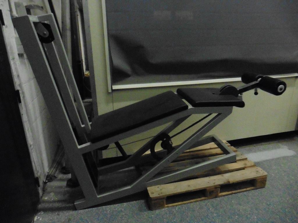 Fitnesstoestel 'Hamstring curl' Spartacus, Sport en Fitness, Fitnessmaterialen, Ophalen, Gebruikt, Benen, Fitnessbank