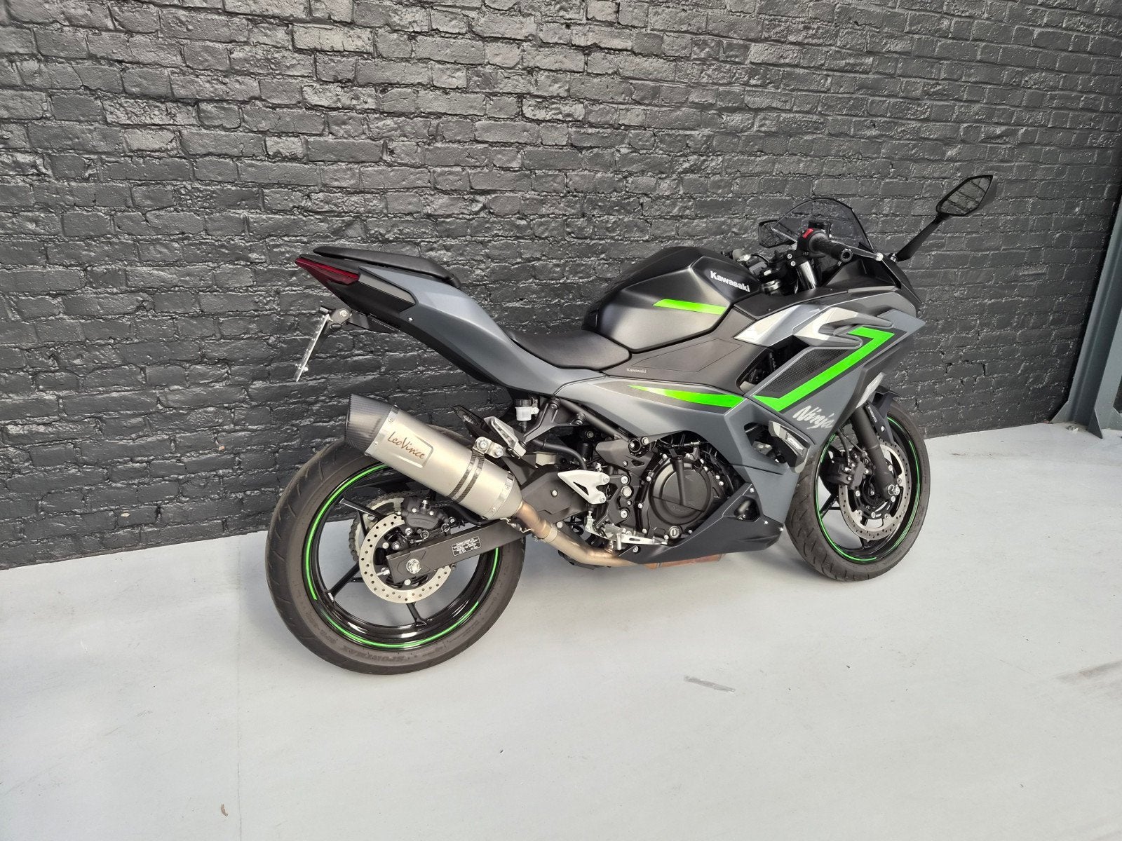 Kawasaki Ninja 500 SE - A2 - 2.300km - Leovince - nieuwstaat, Motoren, 2 cilinders, Occasion, ABS, Bedrijf