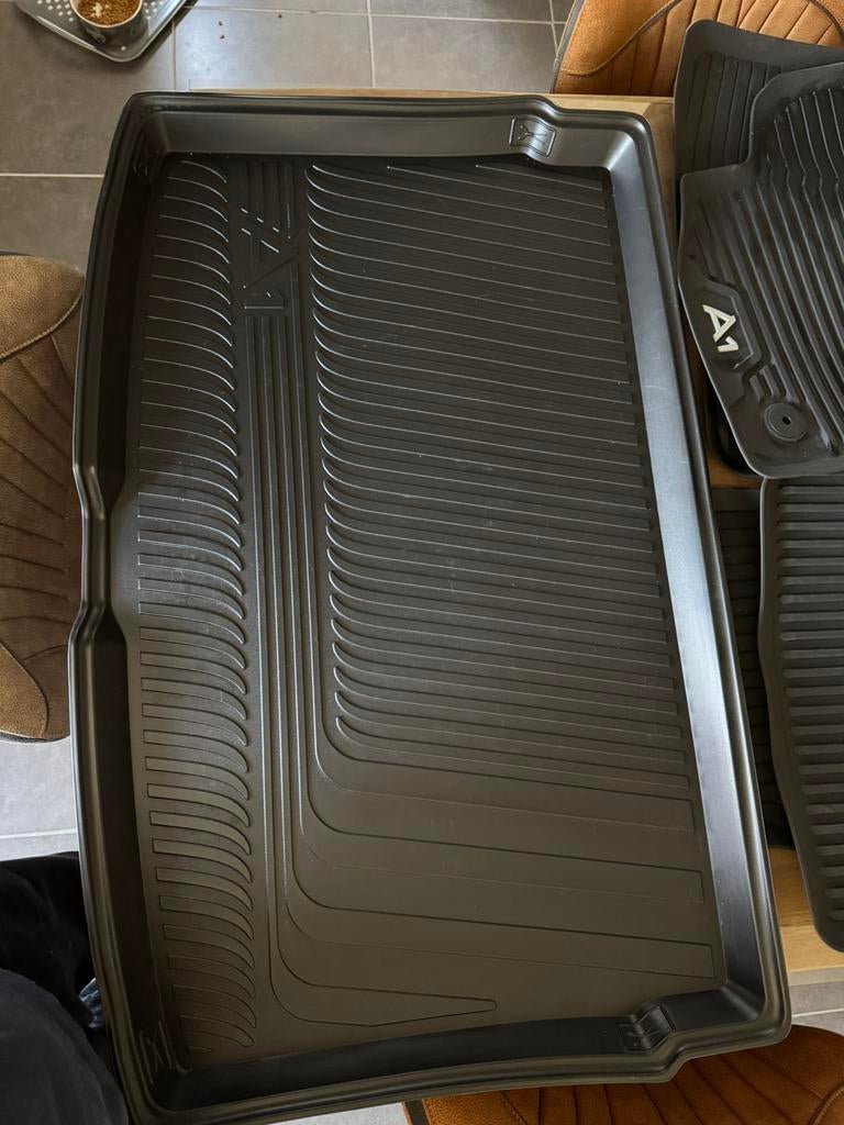 Carpettes caoutchouc Audi A1 + coque de coffre, Enlèvement, Comme neuf