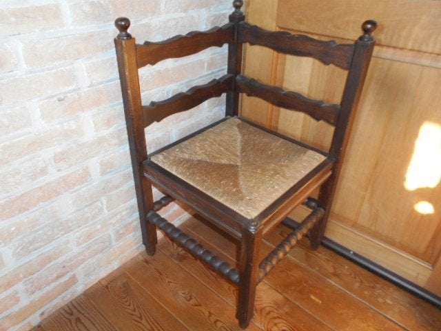 3 oude stoelen, nieuw voetbankje, hoekstoeltje, Ophalen, Gebruikt, Hout