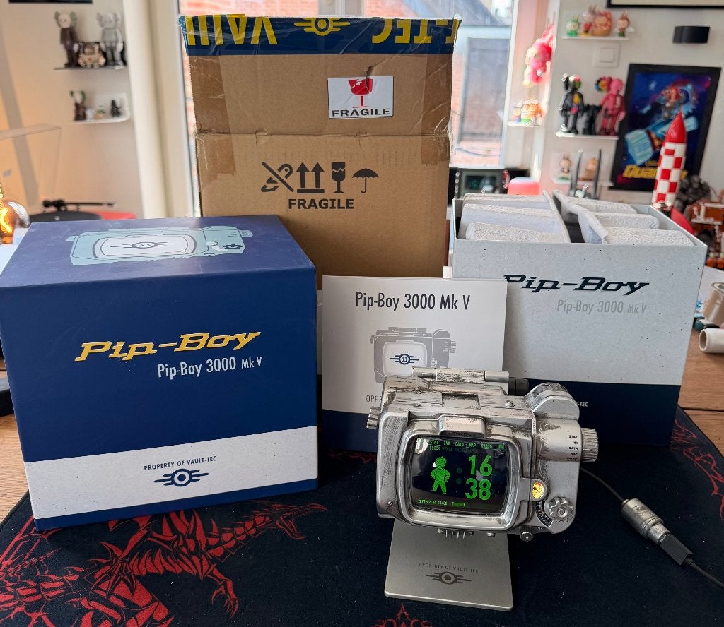 Fallout Pip-Boy 3000 Mk V The Wand Company 1:1 MINT, Ophalen, Beeldje, Replica of Model, Tv, Zo goed als nieuw