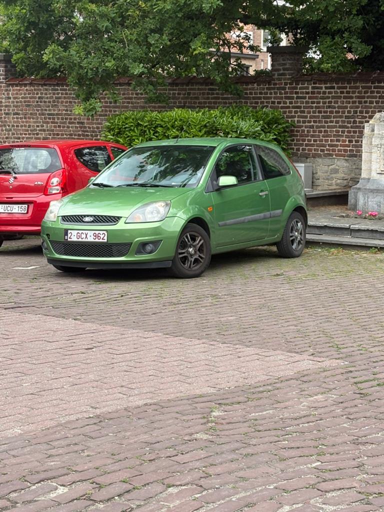 Ford Fiesta, Autos, Ford, Entreprise, Fiësta, ABS, Airbags, Bluetooth, Essence, Euro 5, Hatchback, 3 portes, Boîte manuelle, Vert