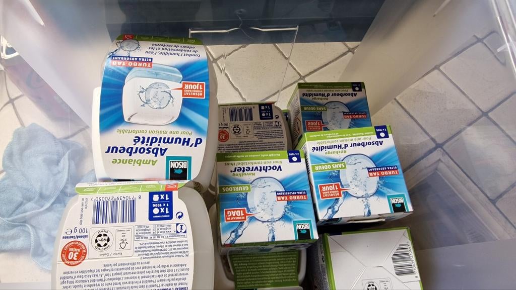 Vochtvreters en bakjes, Ophalen